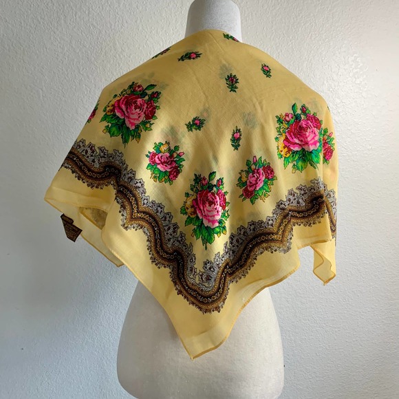 No brand Accessories - Vintage 100% wool yellow ethnic red roses Slavic Ukrainian Russian scarf